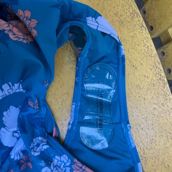 Cupshe - Seafoam Garden Halter One Piece Swimsuit - Picture 8 of 8